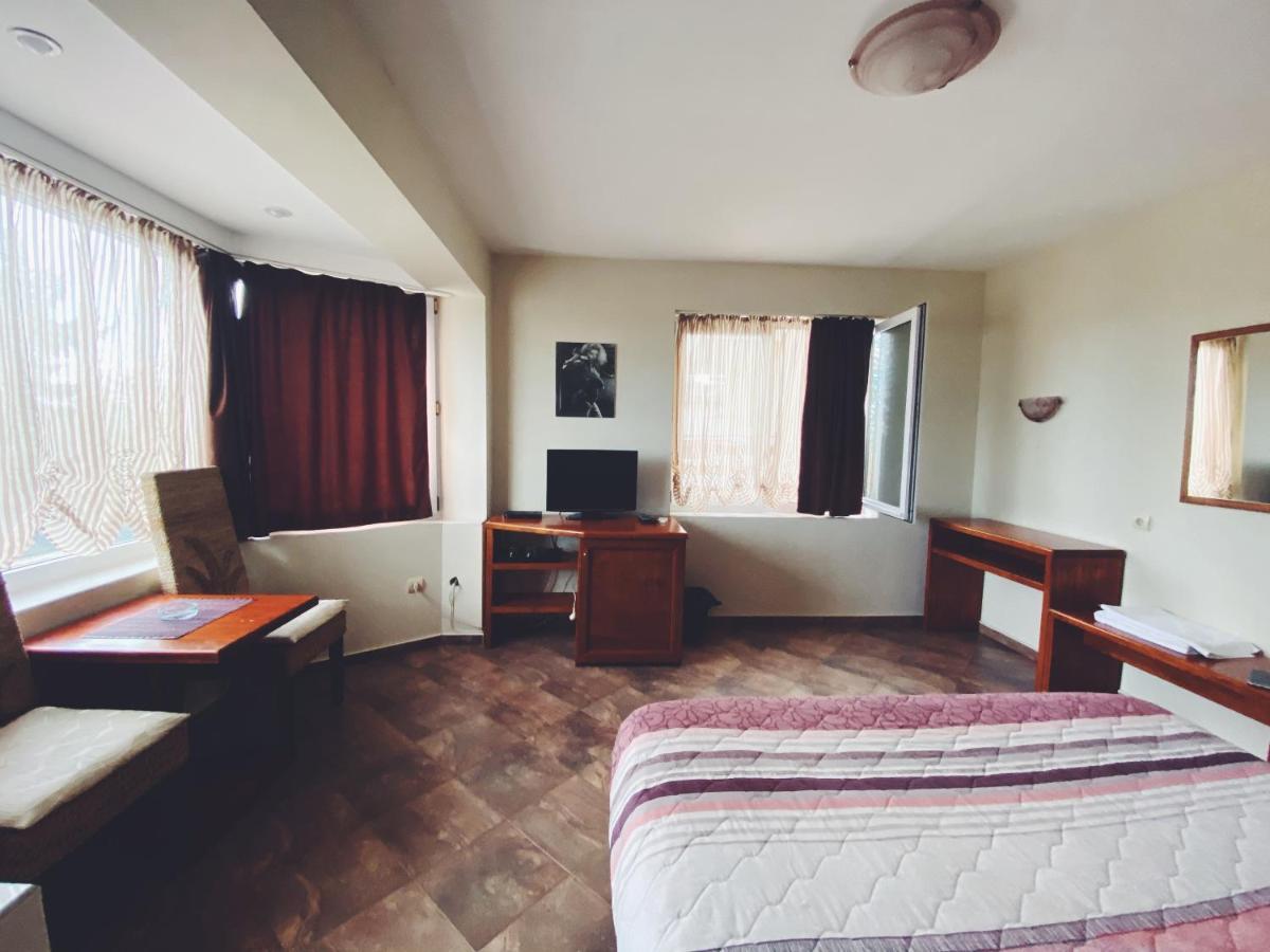 Hotel Fancy Sofia Esterno foto